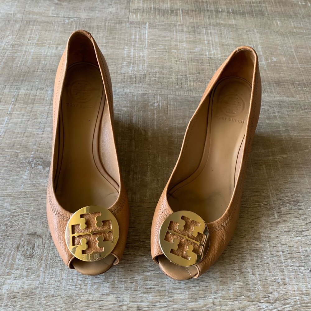 Tory Burch Women’s Selma Open Toe Wedge sandal shoe sz 9.5 beige 2.5” logo - Picture 1 of 15